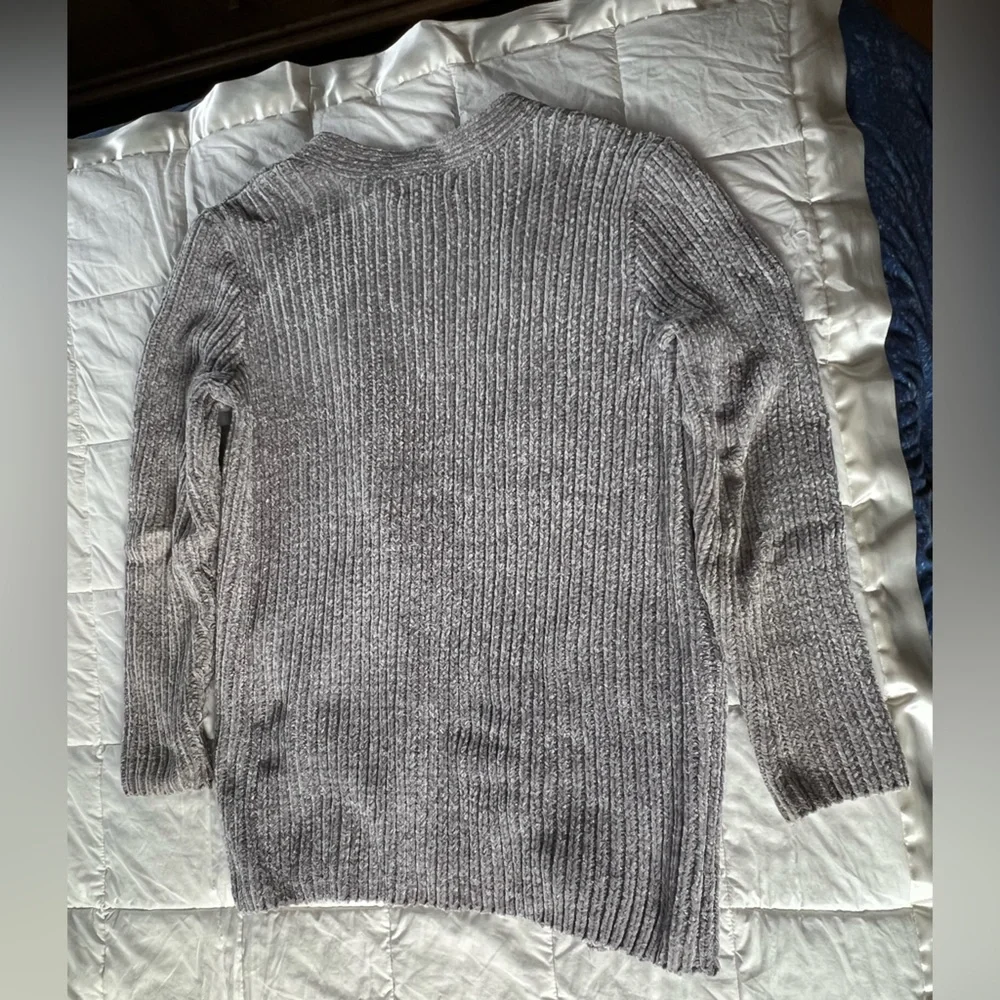 Liz Claiborne Size Medium Chenille Sweater. Very good used condition. Gray color - Picture 3 of 3